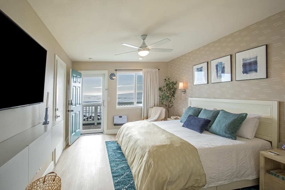 Black Sands Inn interior in Shelter Cove, CA — gallery photo 2
