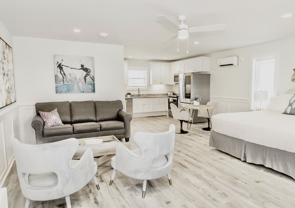 Saltwater Suites gallery photo in Holly Ridge, NC — image 32