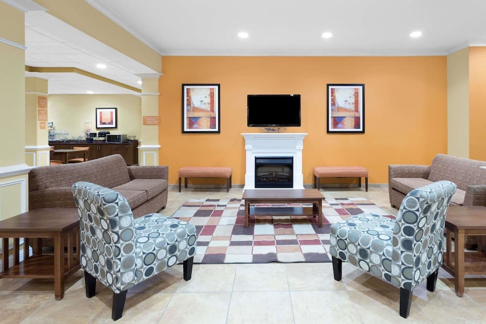 Microtel Inn & Suites by Wyndham Greenville/University Medic gallery photo in Greenville, NC — image 7