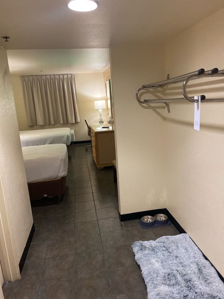 Hotel Jefe at Ojos Locos gallery photo in North Las Vegas, NV — image 19