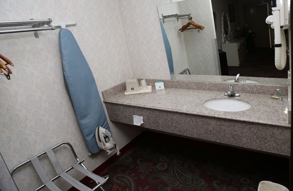 Magnuson Hotel Howell gallery photo in Howell, MI — image 21