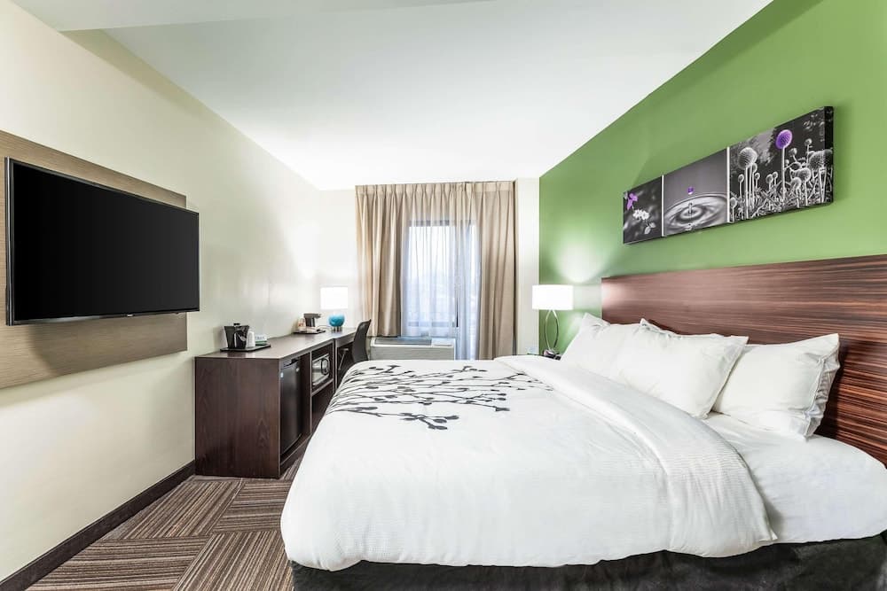 Van Wyck Hotel & Suites Near JFK Airport property views in Jamaica, NY — gallery photo 3