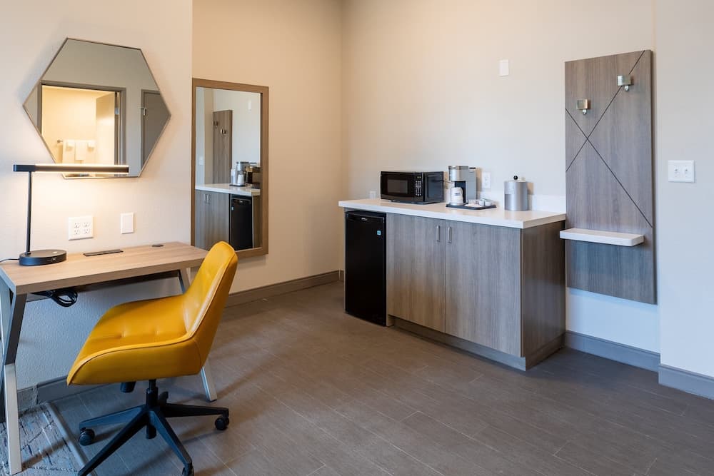 Holiday Inn Express & Suites Englewood Denver South by IHG interior in Englewood, CO — gallery photo 2