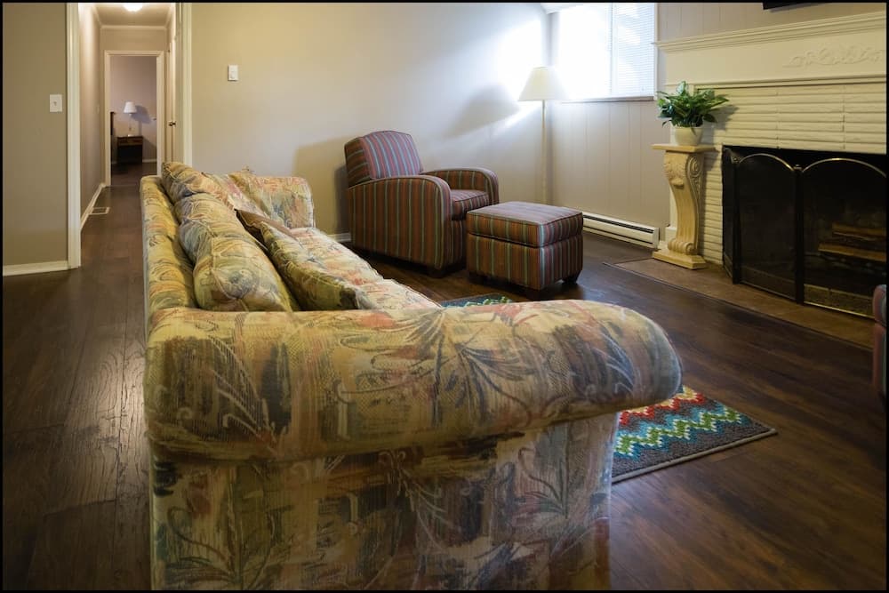 Marina Inn & Event Center interior in Branson, MO — gallery photo 2