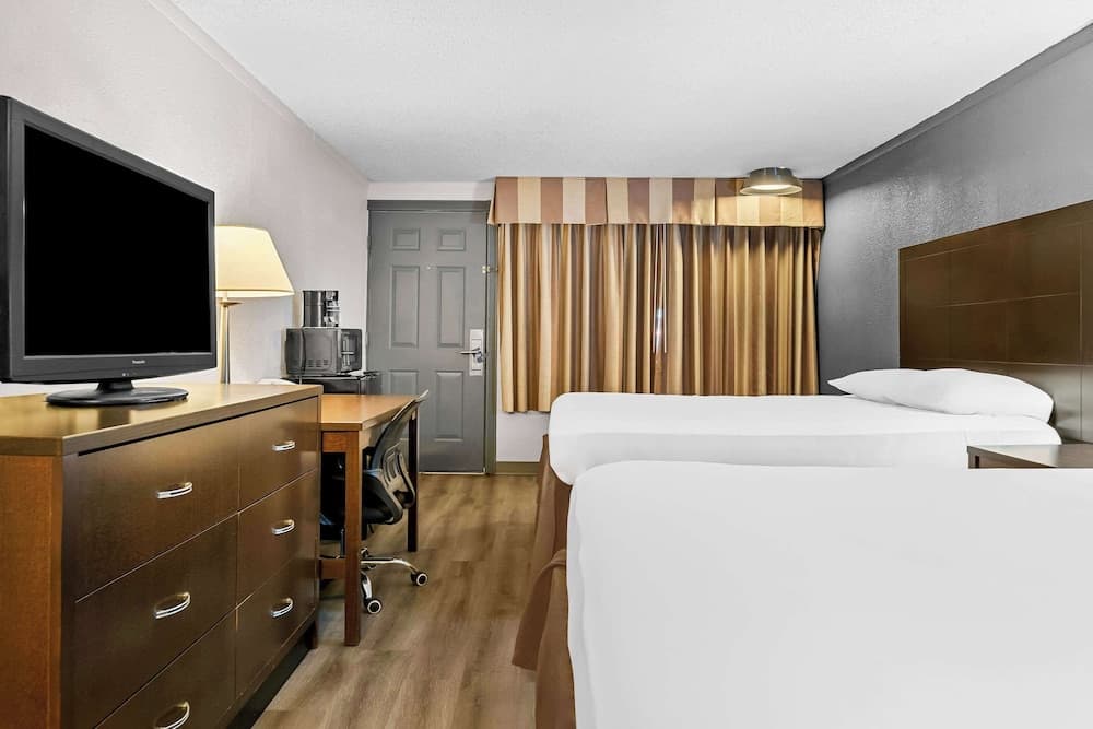 Rodeway Inn & Suites Saginaw I-675 gallery photo in Saginaw, MI — image 27