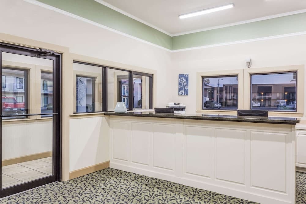 Super 8 by Wyndham Adel GA I-75 interior in Adel, GA — gallery photo 2