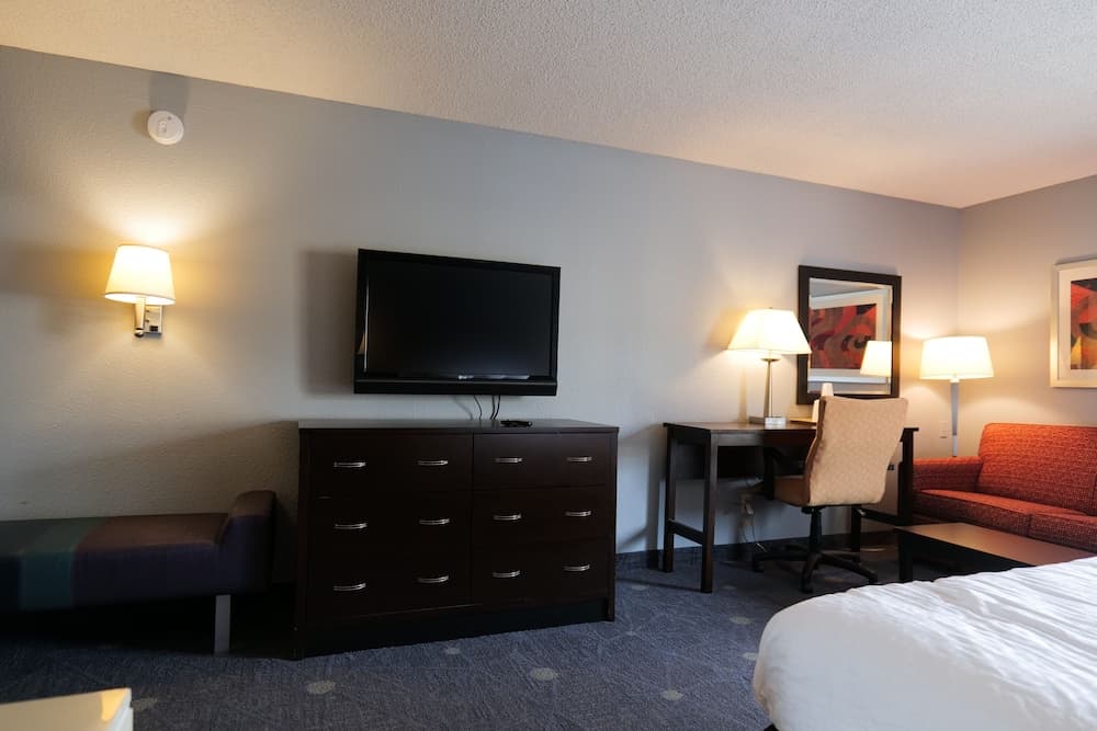 Baymont by Wyndham Flint Airport North gallery photo in Flint, MI — image 41