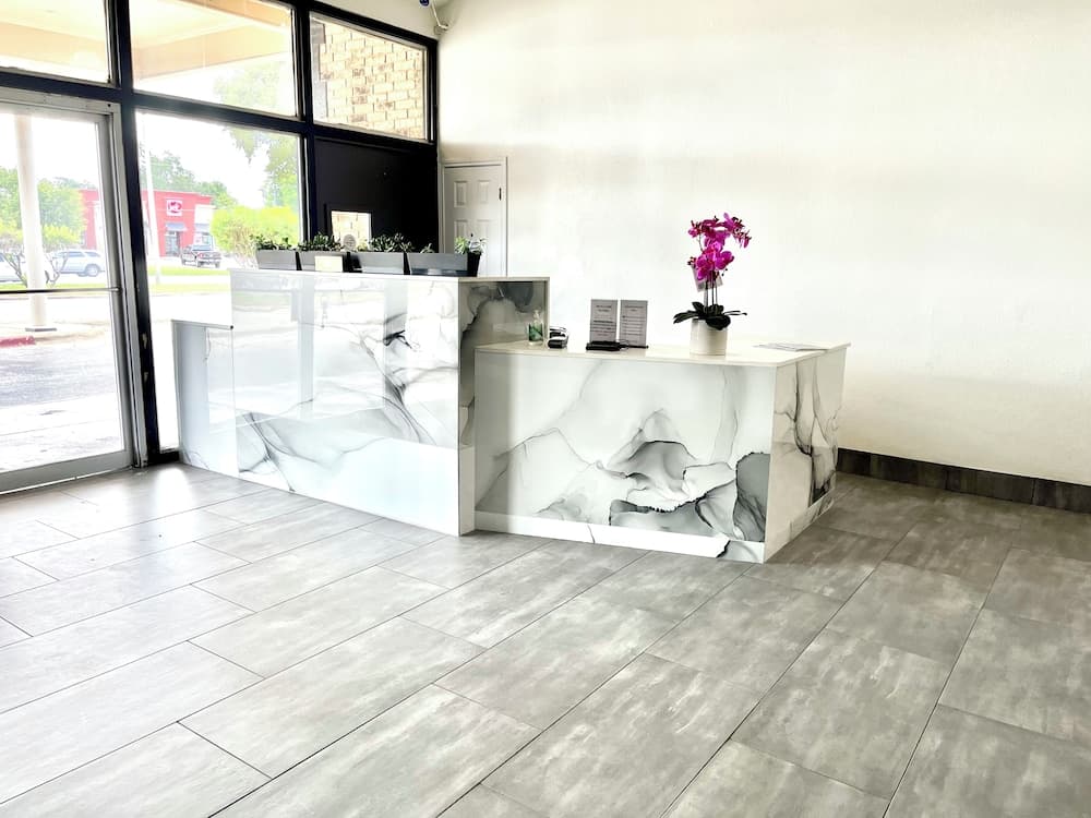 Hotel Isabella featured exterior or lobby in Uvalde, TX — similar hotel