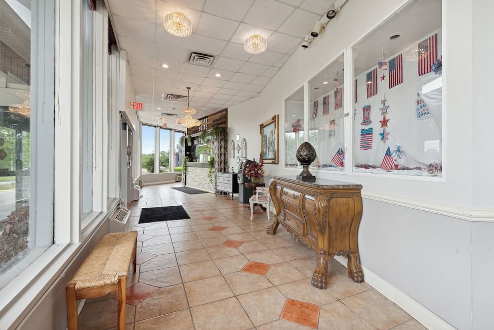 Miami Suites Hotel gallery photo in Toledo, OH — image 12