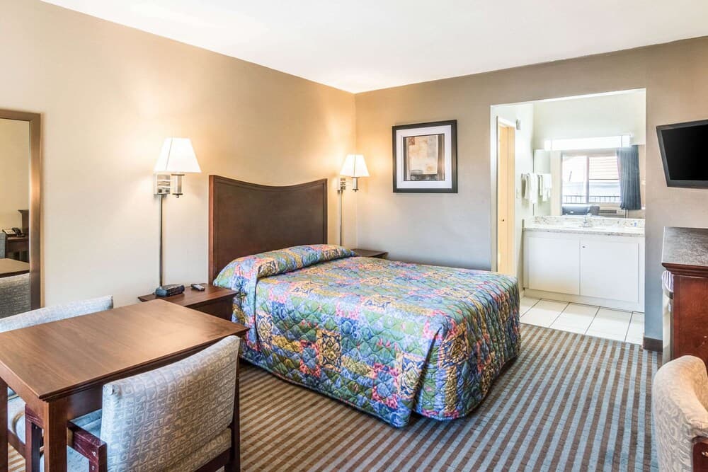 Rodeway Inn Regalodge gallery photo in Glendale, CA — image 5