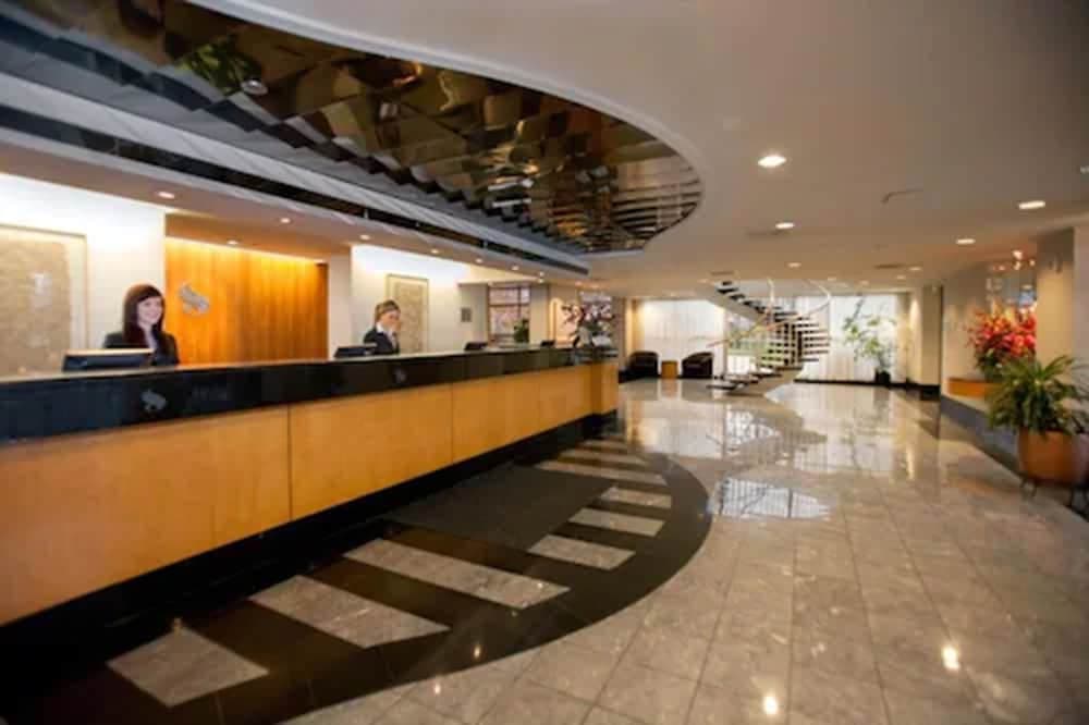 Somerset Inn interior in Troy, MI — gallery photo 2