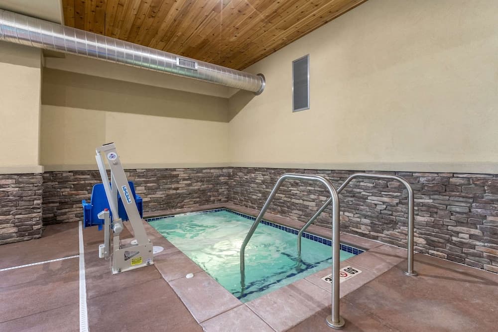Comfort Inn & Suites Cedar Rapids CID Eastern Iowa Airport gallery photo in Cedar Rapids, IA — image 37