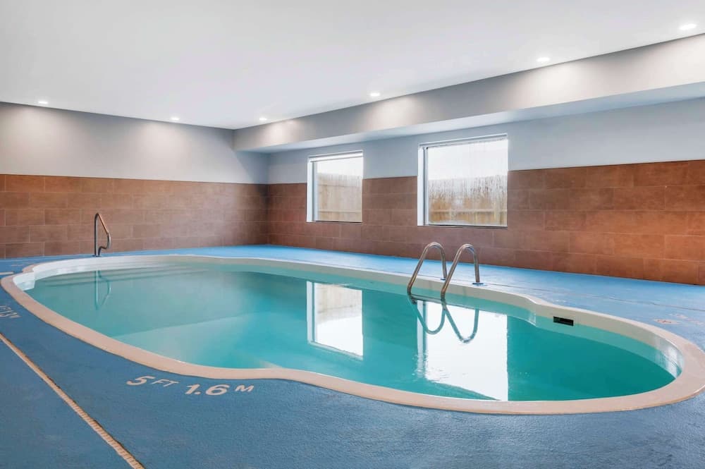 Comfort Inn Kendallville East gallery photo in Kendallville, IN — image 8