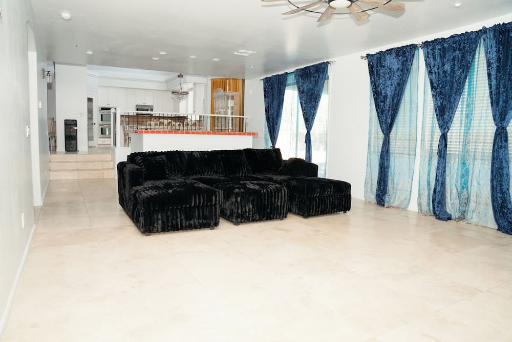 Large Family Home Near Phoenix gallery photo in Buckeye, AZ — image 25