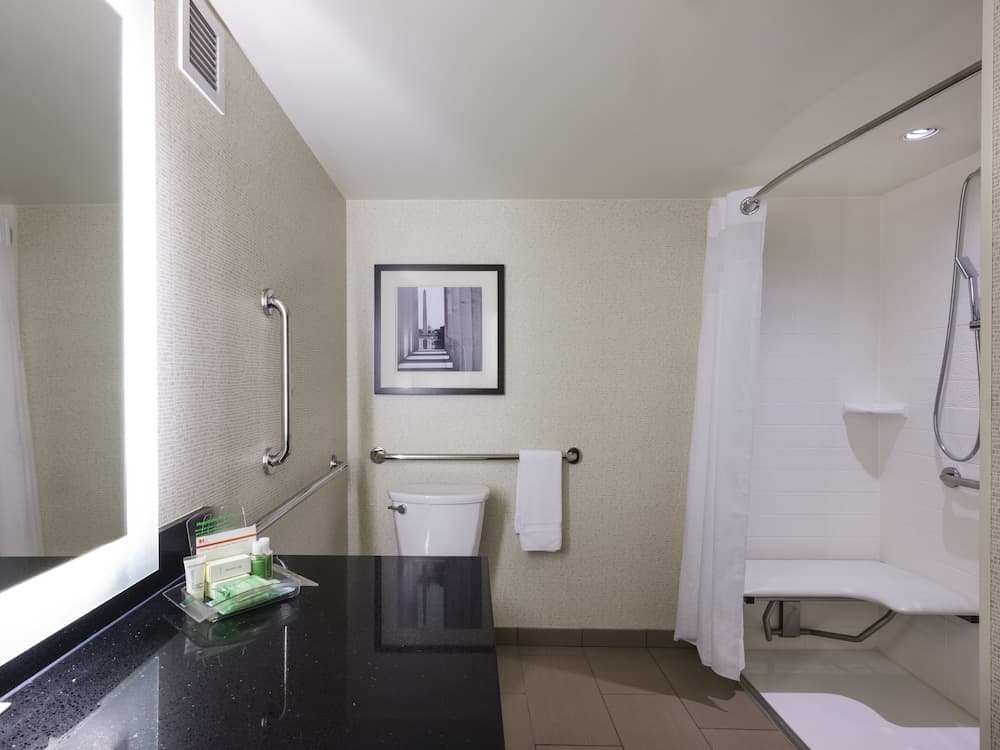 Holiday Inn Washington Capitol - Natl Mall by IHG property views in Washington, DC — gallery photo 3