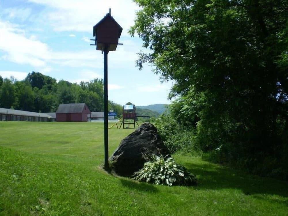 Ladd Brook Inn property views in Pownal, VT — gallery photo 3