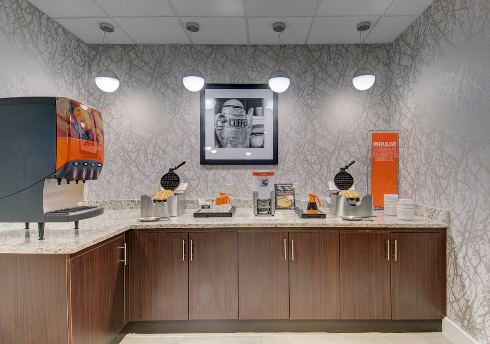 Hampton Inn & Suites Boston/Stoughton gallery photo in Stoughton — image 30