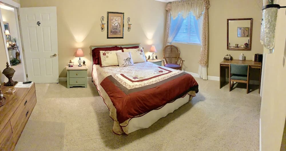 Monroe Street Suites property views in Pittsfield, IL — gallery photo 3