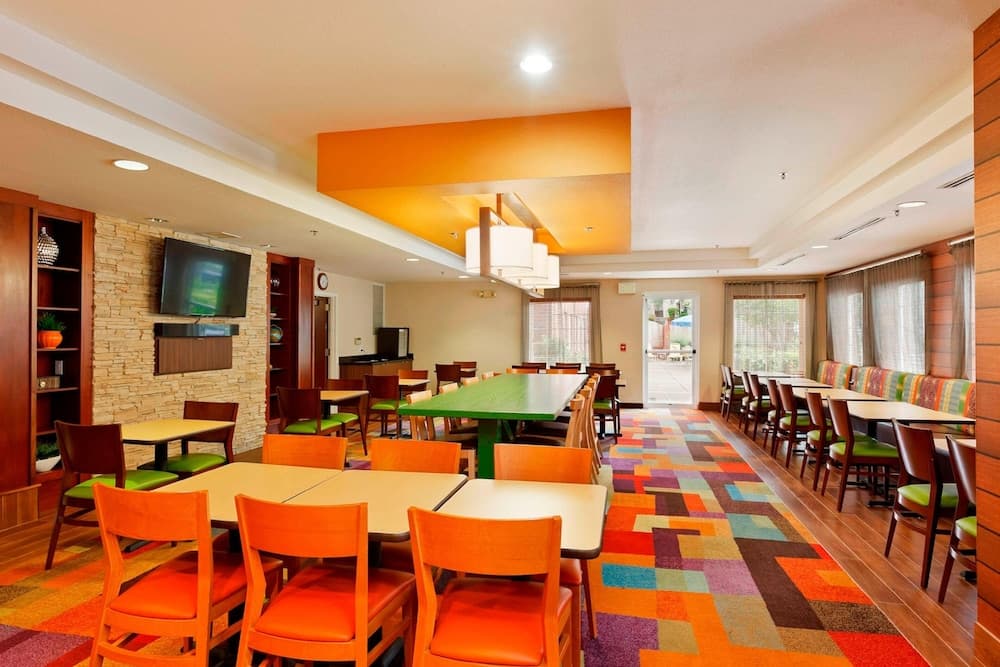 Fairfield Inn & Suites by Marriott Lake Oswego gallery photo in Lake Oswego, OR — image 6