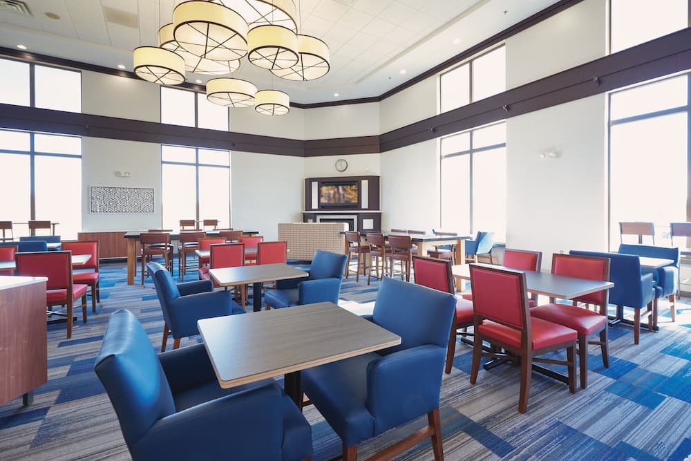 Holiday Inn Express & Suites Akron Regional Airport Area by IHG gallery photo in Akron, OH — image 36