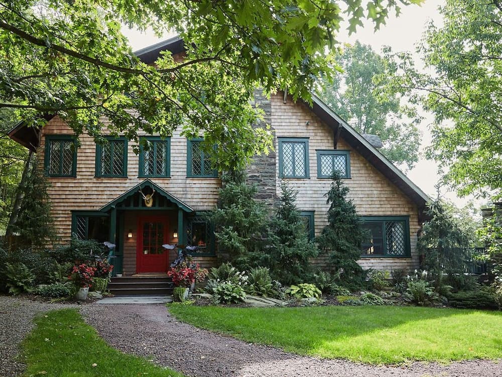Deer Mountain Inn featured exterior or lobby in Haines Falls, NY — similar hotel