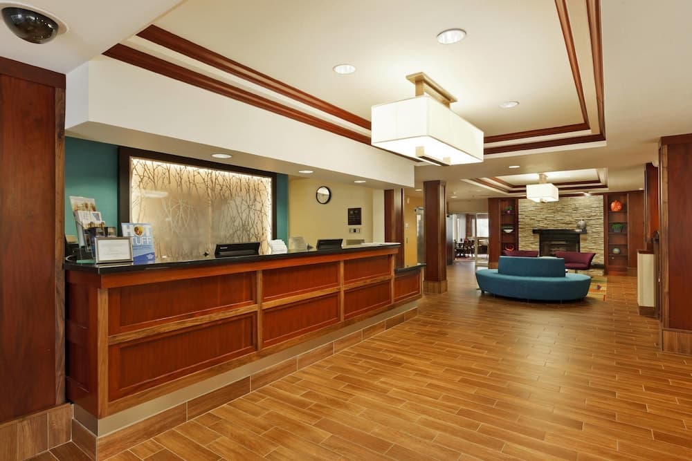 Fairfield Inn & Suites by Marriott Lake Oswego interior in Lake Oswego, OR — gallery photo 2