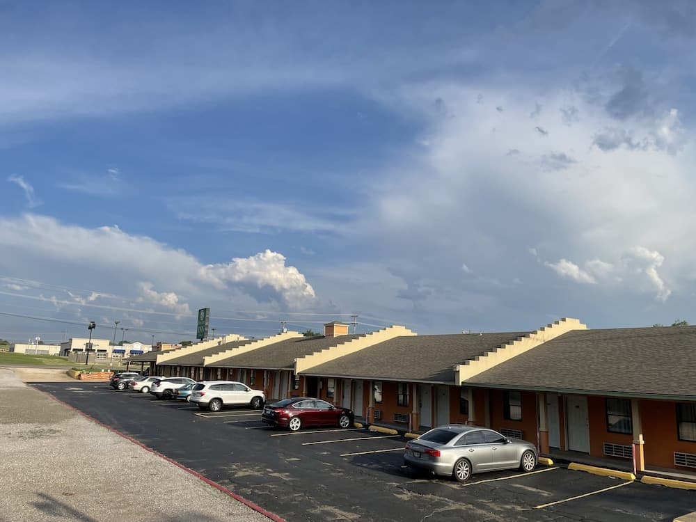 Executive Inn of Purcell featured exterior or lobby in Purcell, OK — similar hotel