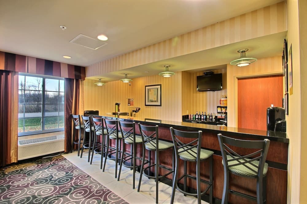 AmericInn by Wyndham Oshkosh gallery photo in Oshkosh, WI — image 4