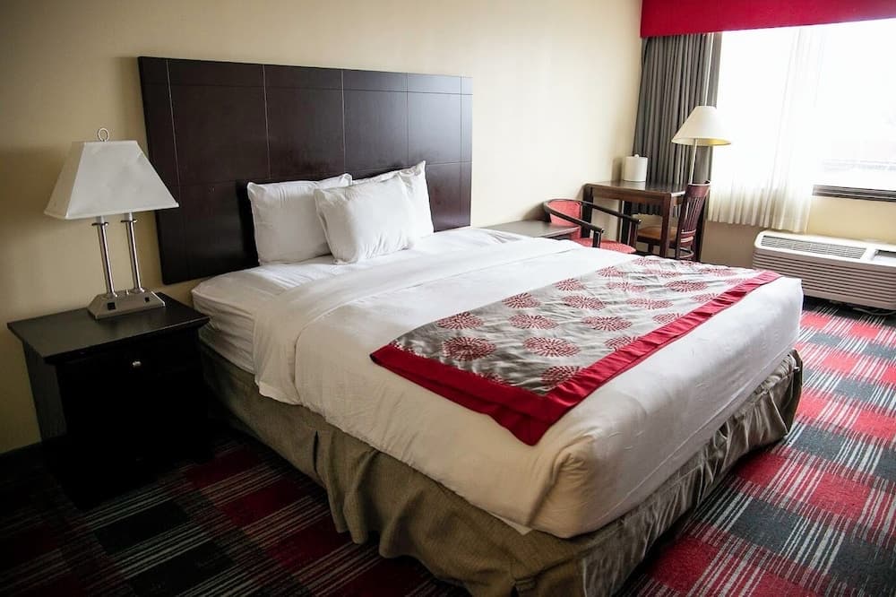 Albany Plaza Hotel property views in Albany, NY — gallery photo 3