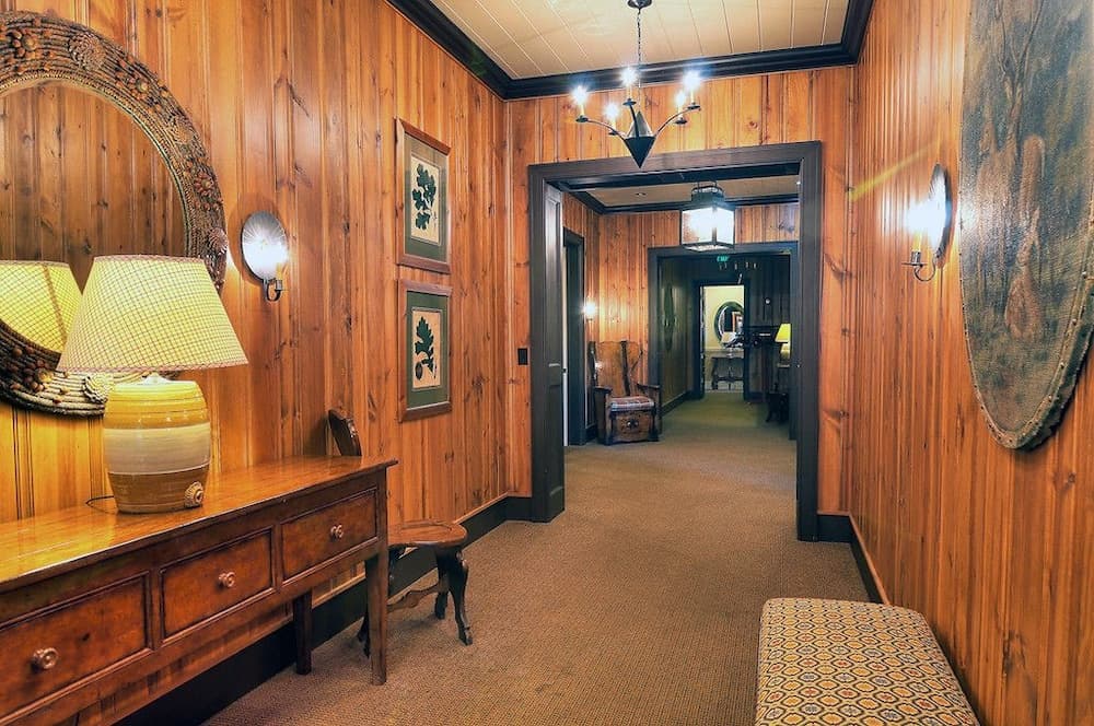 Bright's Creek Lodge interior in Mill Spring, NC — gallery photo 2