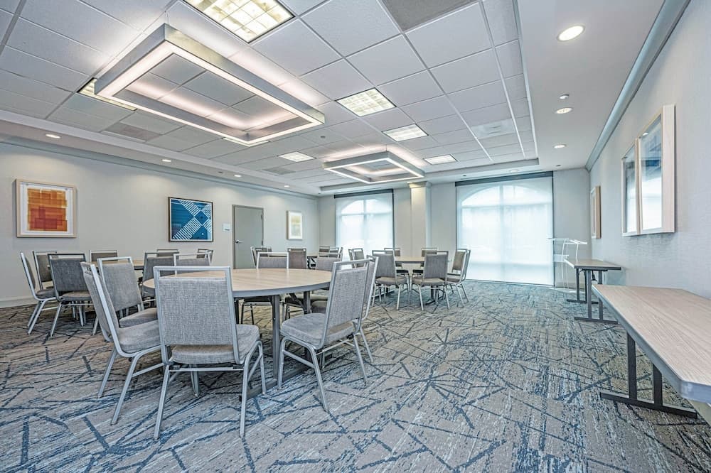 Holiday Inn Express & Suites Charleston Arpt-Conv Ctr Area gallery photo in North Charleston, SC — image 58