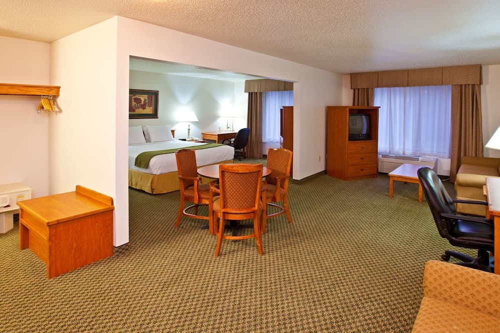 Holiday Inn Express Hotel & Suites by IHG property views in Logan, WV — gallery photo 3