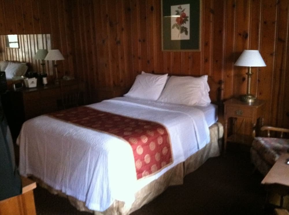 Potomac River Motel interior in Hancock, MD — gallery photo 2