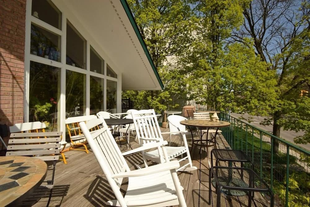 Ann Arbor B&B Inn interior in Ann Arbor, MI — gallery photo 2