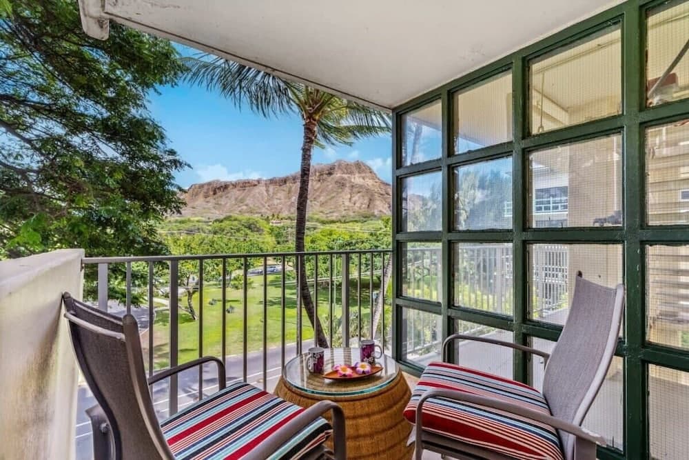 @ Marbella Lane -coastal Retreat Near Diamond Head featured exterior or lobby in Honolulu, HI — similar hotel