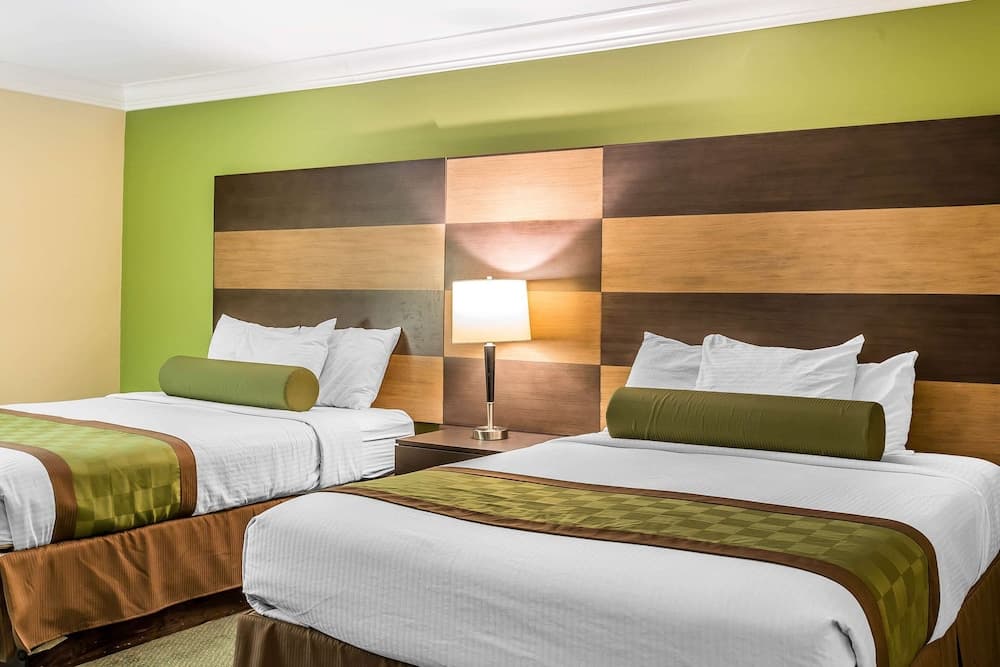 Rodeway Inn & Suites Canyon Lake-Menifee West gallery photo in Menifee, CA — image 18