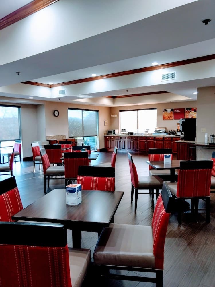 Comfort Suites Johnson City near University gallery photo in Johnson City, TN — image 33