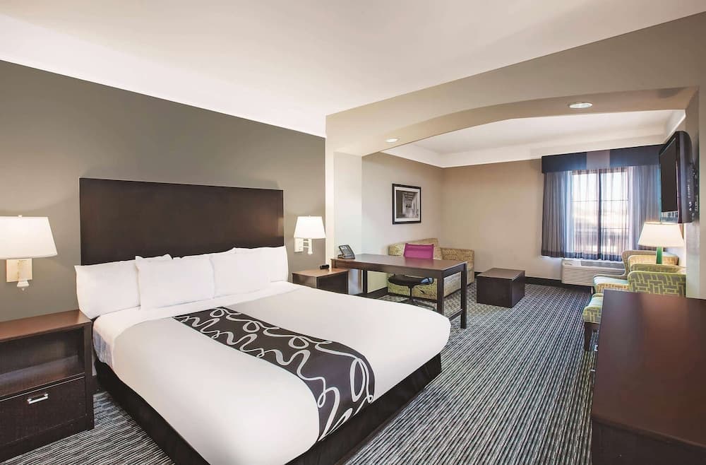 La Quinta Inn & Suites by Wyndham Beaumont West gallery photo in Beaumont, TX — image 21