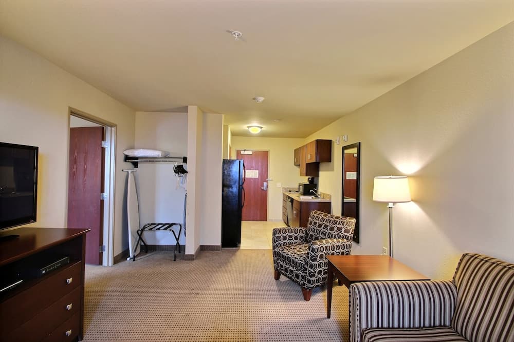 AmericInn by Wyndham Oshkosh gallery photo in Oshkosh, WI — image 8