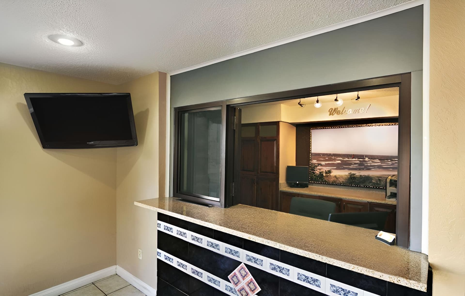 Super 8 by Wyndham Kalamazoo interior in Null_ufi — gallery photo 2