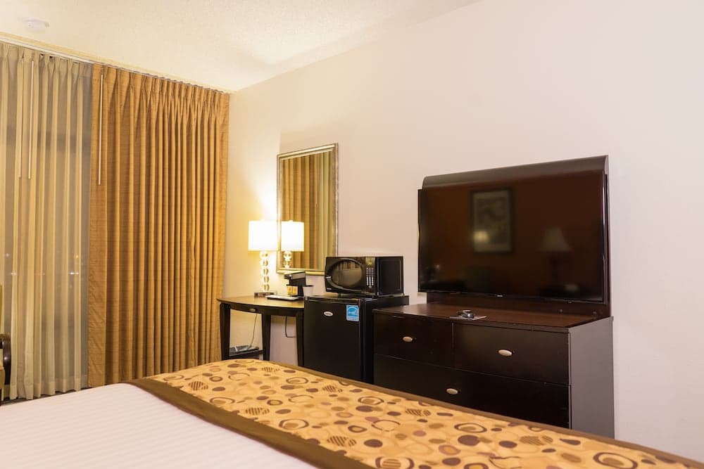 Oakland Airport Executive Hotel property views in Oakland, CA — gallery photo 3