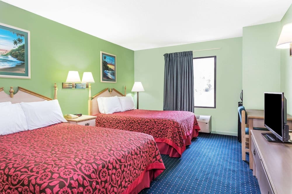 Days Inn by Wyndham Panama City/Callaway gallery photo in Panama City, FL — image 5