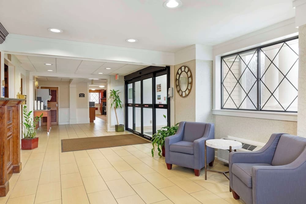 Best Western The Inn at Sharon/Foxboro interior in Sharon — gallery photo 2