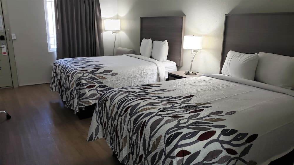 Red Roof Inn Cullman interior in Cullman, AL — gallery photo 2