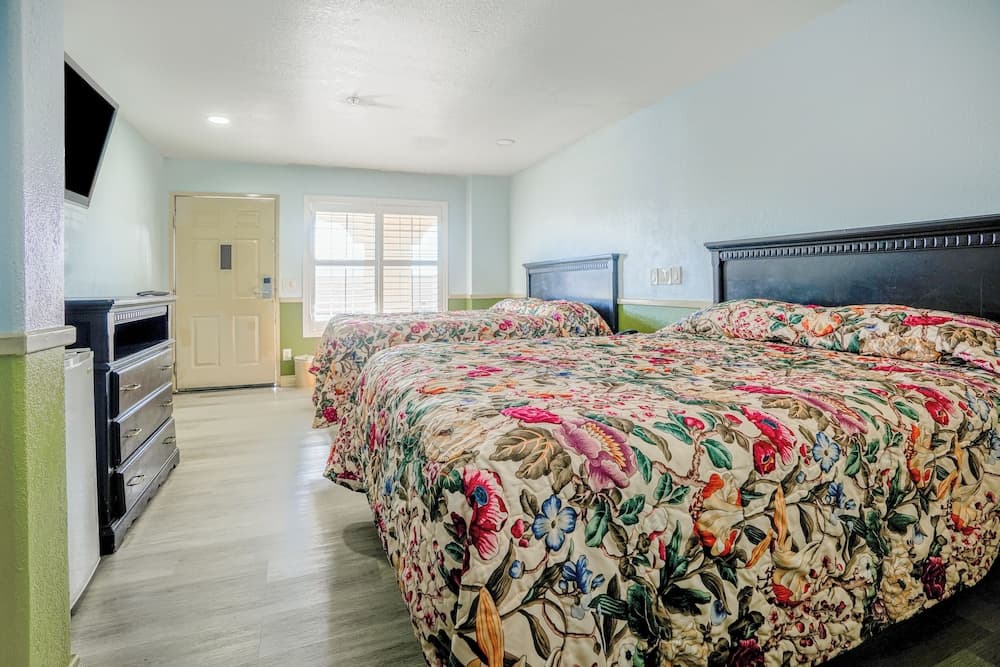 Day&Night Inn gallery photo in Hesperia, CA — image 7