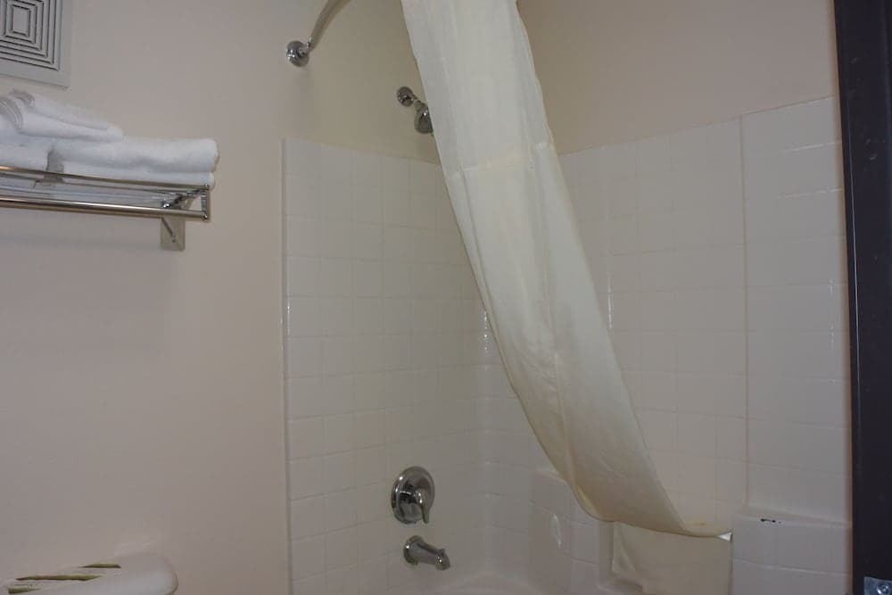 Travelodge Suites by Wyndham Newberg gallery photo in Newberg, OR — image 10
