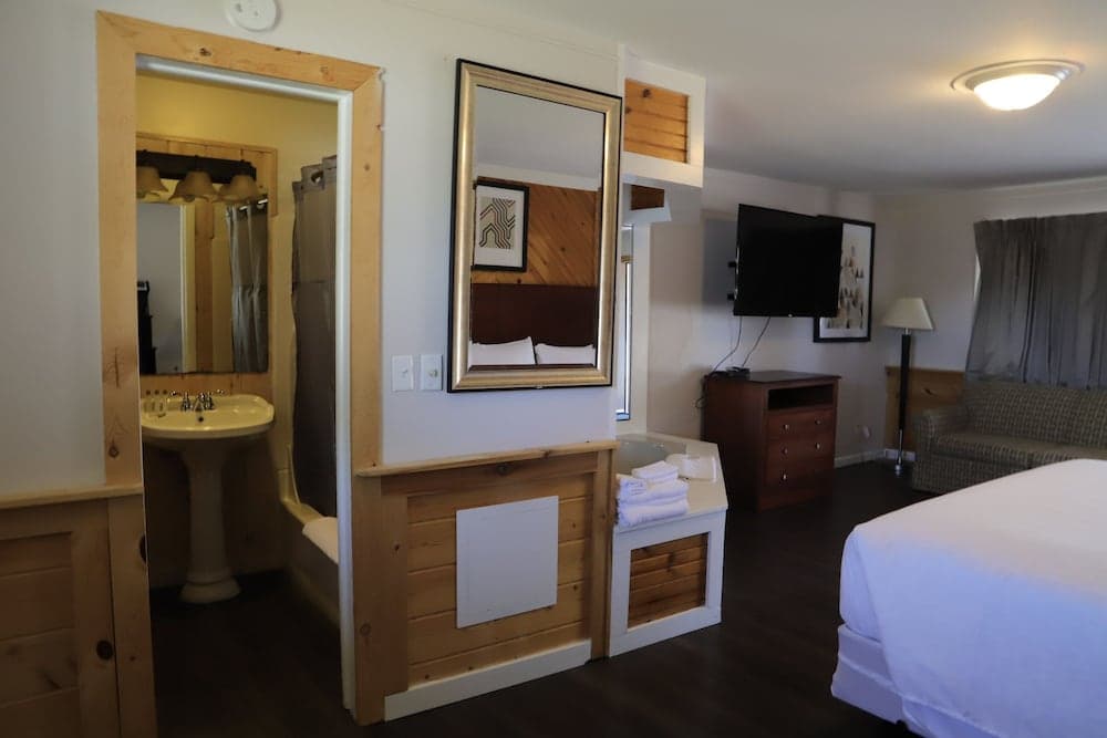 The Inn At Gull Lake interior in Richland, MI — gallery photo 2