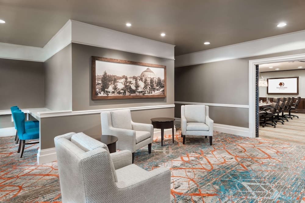 President Abraham Lincoln Springfield - DoubleTree by Hilton interior in Springfield, IL — gallery photo 2