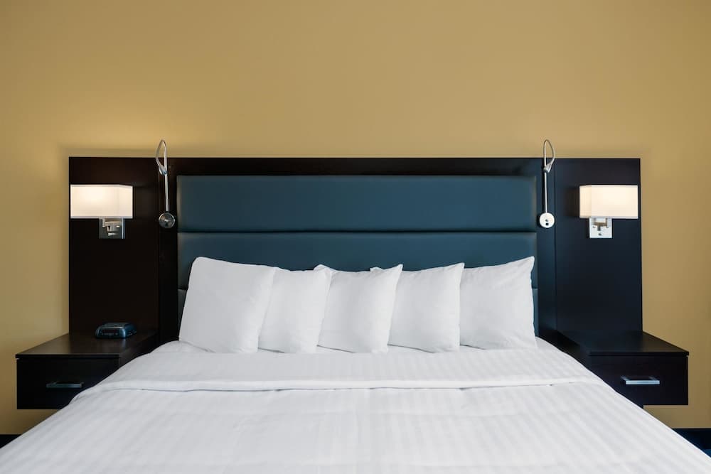 Hotel 1550 interior in San Bruno, CA — gallery photo 2