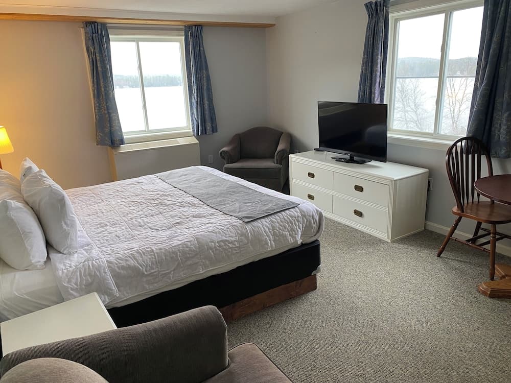 Winnisquam Lake Inn property views in Tilton, NH — gallery photo 3